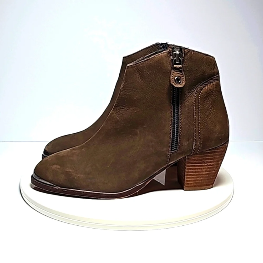 Diba True Swing Brown Leather Ankle Boots Side Zip Block Heel 8.5 NWOT Western